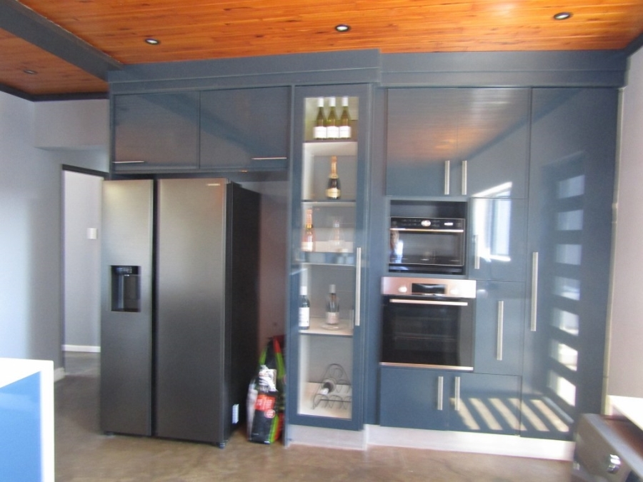 4 Bedroom Property for Sale in Humansdorp Eastern Cape